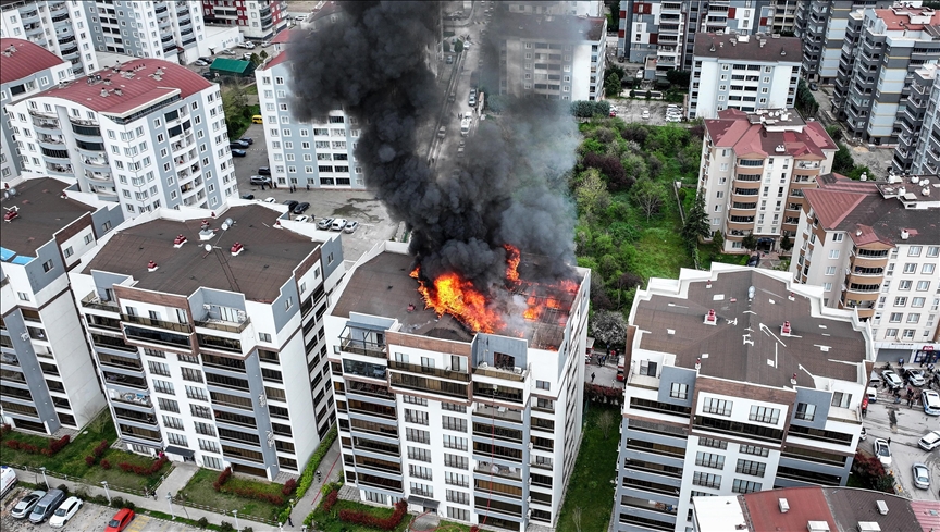 Bursa'da bir apartmanda çıkan yangın söndürüldü