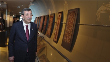 Cumhurbaşkanı Yardımcısı Yılmaz, Azerbaycan Milli Halı Müzesi'ni ziyaret etti