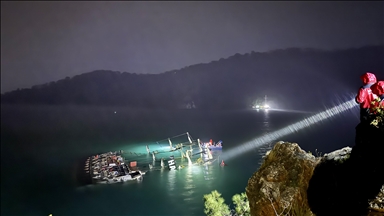 Li Fethiyeyê kelek binav bû û 6 kesên tê da hatin xelaskirin, li kesekî winda digerin