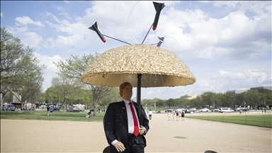 Satirična statua Trumpa u Washingtonu u znak protesta zbog sistema "Zlatna kupola"