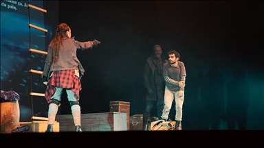  Ankara Devlet Tiyatrosu, "Son İnsan" oyununu Tunus'ta sahneledi