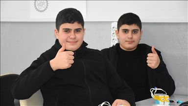 Otizmli tek yumurta ikizleri başarılarıyla anılan bilgisayar mühendisi olmak istiyor 