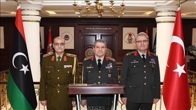 رئيس الأركان التركي يستقبل قائد القوات البرية الليبية