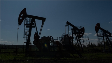 Cijene nafte skočile više od šest posto nakon što je Trump zaprijetio da će snažno udariti na Iran