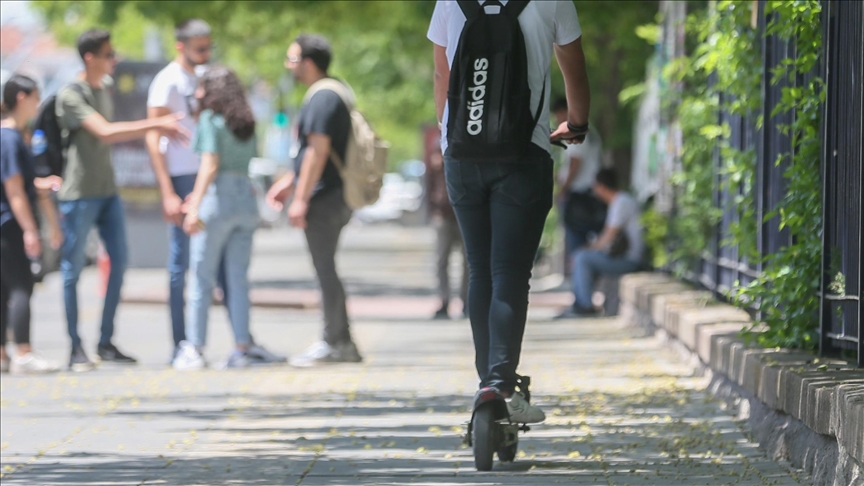 Qeveria e Shqipërisë mbron vendimin për ndalimin e monopatinave: Ishin burim i aksidenteve