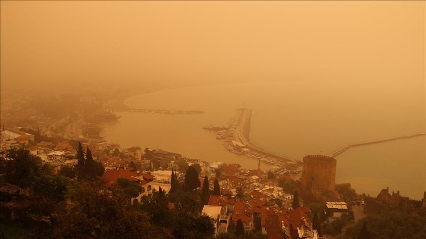 Bahozên toz û xubarê bandor li Edene, Mêrsîn û Hatayê kir