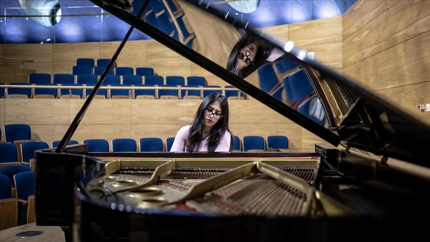 Piyanist Arya Su Gülenç, Hollanda'daki birinciliğin ardından Almanya'daki piyano yarışmasının finaline odaklandı