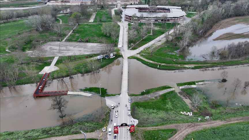 Tunca Nehri'nin debisi yağışlar nedeniyle 3 günde 3,5 kat arttı