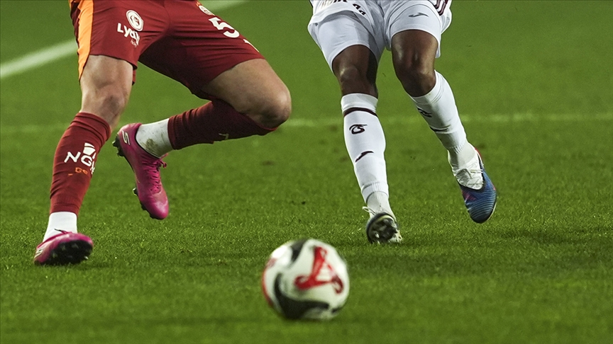Lider Galatasaray, Süper Lig'de yarın Trabzonspor'a konuk olacak