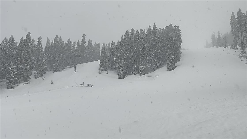 Ilgaz Dağı'nda kar yağışı etkili oluyor