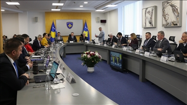 Qeveria e Kosovës miraton ligjin për “çmimet tavan”