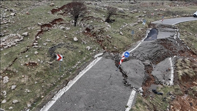 Ji bo vekirina rêya li Çiyayê Nemrûdê ku çûbû xwarê xebat berdewam dikin