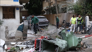 Missiles iraniens frappent neuf sites à Tel Aviv, gare et bâtiment endommagés