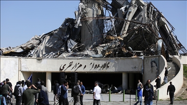 İran’da, ABD-İsrail saldırılarında vurulan spor kompleksinde basın toplantısı düzenlendi