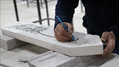 Kayserili 43 yıllık taş ustası, mesleğini geleceğe aktarmak için yeni ustalar yetiştiriyor