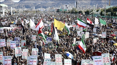 متظاهرون يمنيون يطالبون "الحوثي" بمواصلة العمليات ضد إسرائيل وأمريكا