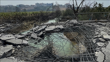 الجيش الإسرائيلي يعلن عزمه استهداف جسرين جنوبي لبنان 