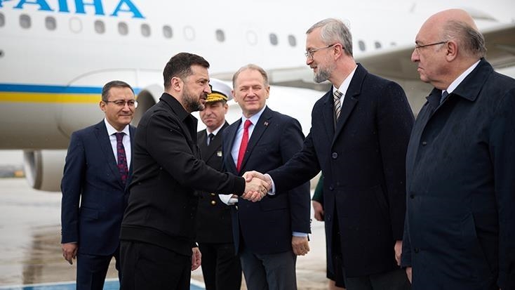 زيلينسكي يصل إسطنبول لإجراء مباحثات شاملة مع الرئيس أردوغان