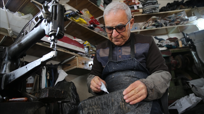 Pasioni për këpucarinë  Mjeshtri nga Hatay mban gjallë zanatin prej 44 vitesh