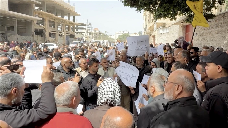 غزة.. وقفتان رفضا للقانون الإسرائيلي القاضي بإعدام أسرى فلسطينيين