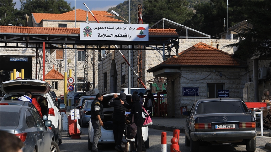 الجيش الإسرائيلي ينذر بشن غارات على "معبر المصنع" بين سوريا ولبنان