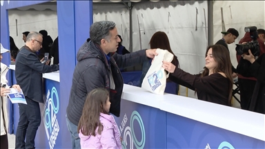 Kit distribution for Anadolu's 1920 Running Race underway