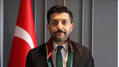 İnfaz koruma memuruyken hukuka duyduğu ilgiyle avukat oldu