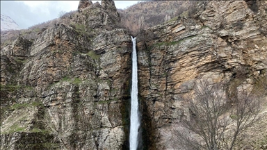 Ji ber ku berf dihele ava Avgura Gumuşkanatê ya li Bedlîsê zêde bû