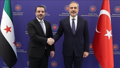 فيدان والشيباني يبحثان العلاقات التركية السورية والحرب بالشرق الأوسط