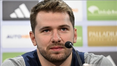 سلة.. لوس أنجلوس ليكرز يفتقد جهود نجمه لوكا دونسيتش بقية الموسم 