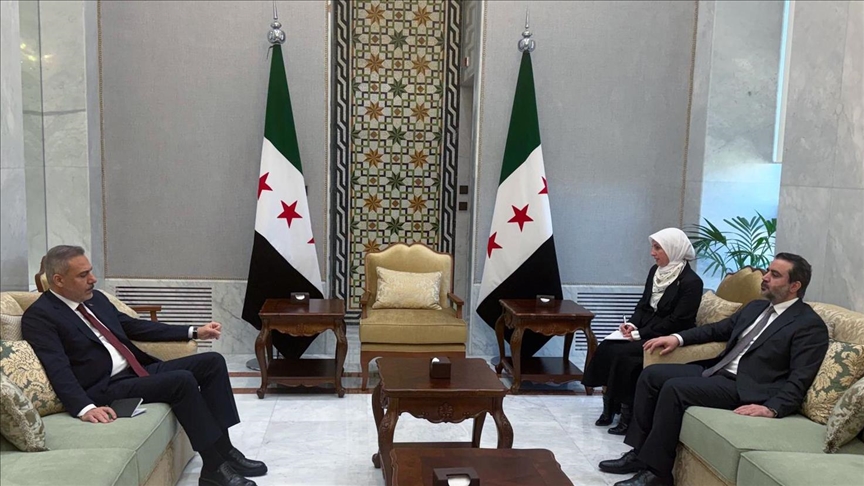 Turkish foreign minister holds meeting with Syrian counterpart