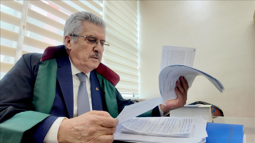 Bitlisli avukat mesleğini 49 yıldır ilk günkü heyecanla sürdürüyor