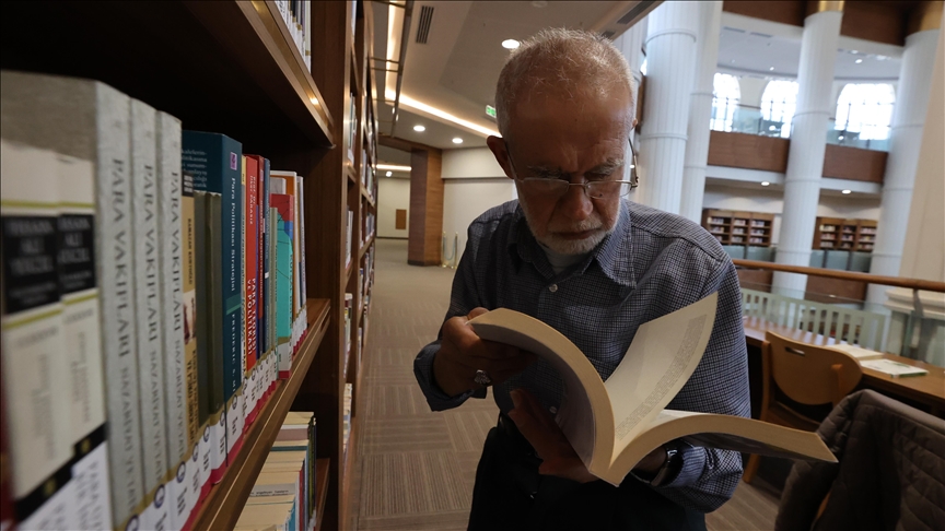 Djaloshi me aftësi të kufizuara bëhet hafëz i Kuranit pavarësisht sfidave