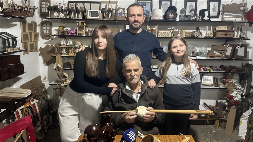 Isparta'da üç kuşaktır atık ahşap sanata dönüşüyor