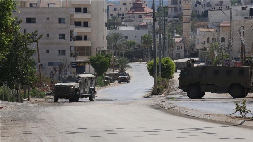 إصابة شاب فلسطيني خلال اقتحام الجيش الإسرائيلي لمخيم قلنديا