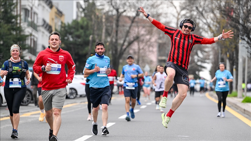 Anadolu organizes 1920 Running Race, attracting hundreds of sports enthusiasts