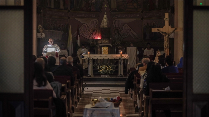 مسيحيو غزة يحتفلون بـ"سبت النور" لأول مرة بعد الحرب 