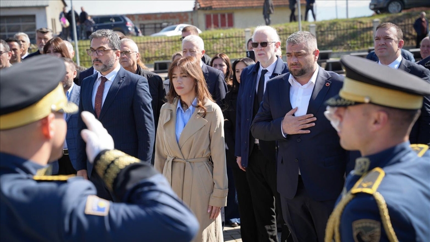 Haxhiu bëri homazhe në Rezallë  Krimet e Serbisë nuk do të harrohen kurrë