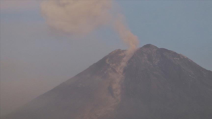 В Индонезии зафиксировали четыре извержения вулкана Семеру