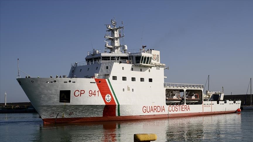 غرق قارب مهاجرين في المتوسط يخلف أكثر من 70 قتيلًا