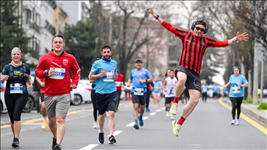 Anadolu organizes 1920 Running Race, attracting hundreds of sports enthusiasts
