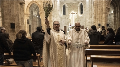 مسيحيو لبنان يحتفلون بعيد الفصح على وقع العدوان الإسرائيلي