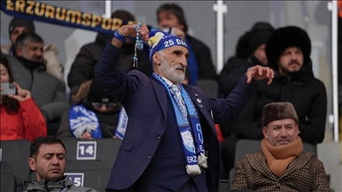 "Dede" lakaplı taraftar 46 yıldır Erzurumspor sevdasıyla yaşıyor