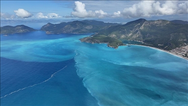 Fethiye'de sağanak sonrası Ölüdeniz turkuaz renge büründü