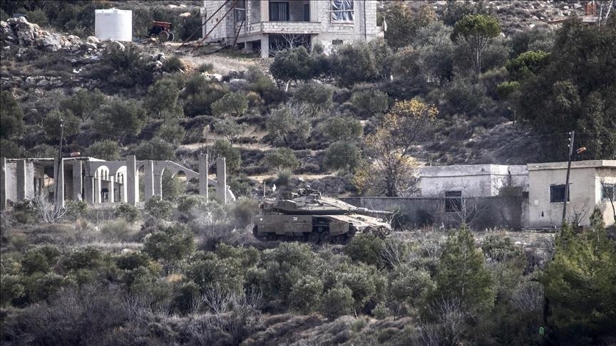 سوريا.. قوة إسرائيلية تتوغل بالقنيطرة وتداهم منزلا