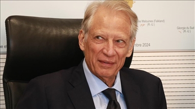 Voile en France : “Nous sommes en permanence dans une logique d’interdiction”, déplore Dominique de Villepin