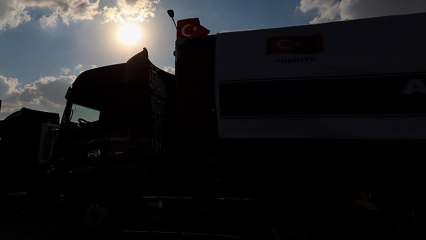 Türkiye'den İran'a tıbbi malzeme yardımı 