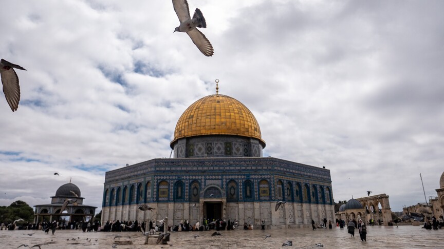 İsrail'in savaş bahanesiyle kapattığı Mescid-i Aksa, 41 gün sonra ibadete açıldı