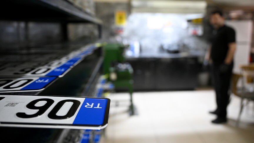 Yetkili kuruluş tarafından basılan standartlara aykırı araç plakaları ücretsiz yenilenecek