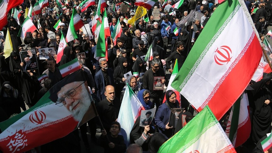 Tahran'da Ali Hamaney'in ölümünün 40. günü münasebetiyle anma yürüyüşü düzenlendi